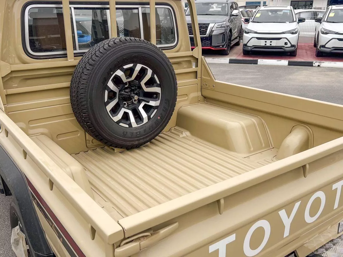 Toyota Land Cruiser Pick Up EXPORT ONLY - FULL OPTION 4.0L PETROL (OMANI)-7-0
