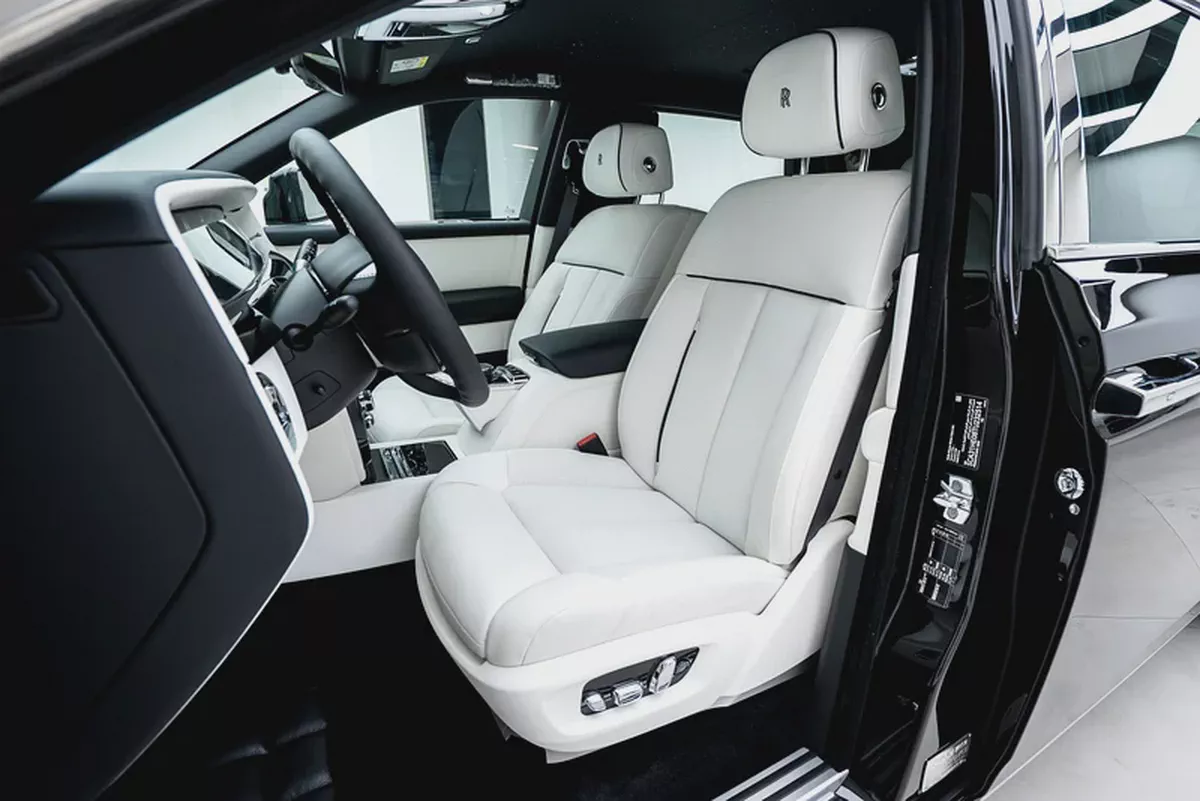 2026 ROLLS ROYCE PHANTOM EWB | GCC | MAIN DEALER WARRANTY SERVICE | VIP REAR SEATS-14-14