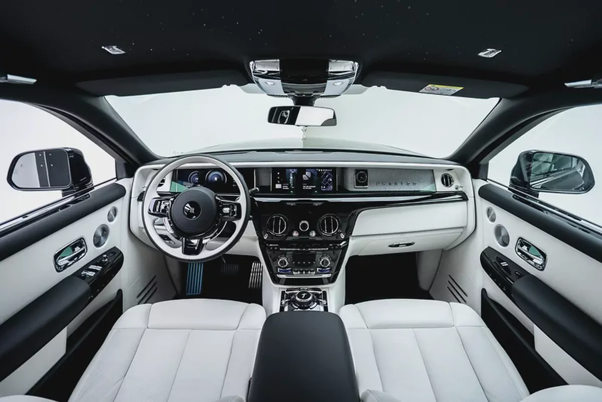 2026 ROLLS ROYCE PHANTOM EWB | GCC | MAIN DEALER WARRANTY SERVICE | VIP REAR SEATS-18-18
