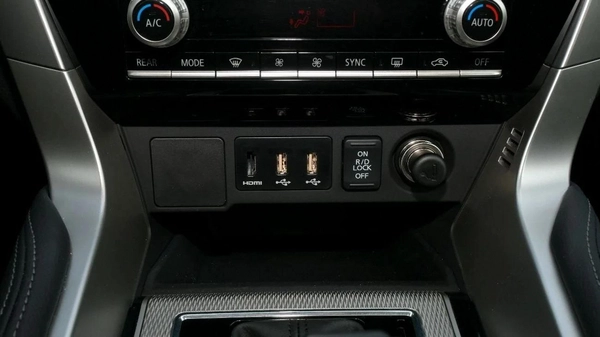 Mitsubishi Montero Sport 3.0L DIESEL FULL OPTION