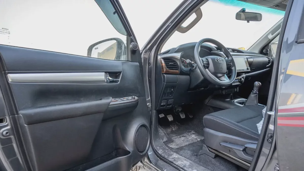 Toyota Hilux 2.7L Pickup SR5 GCC Specs 2026 for Export-14-14