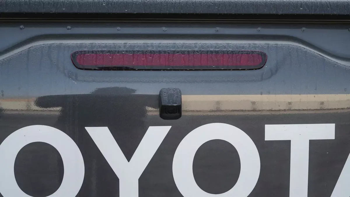Toyota Hilux 2.7L Pickup SR5 GCC Specs 2026 for Export-6-6