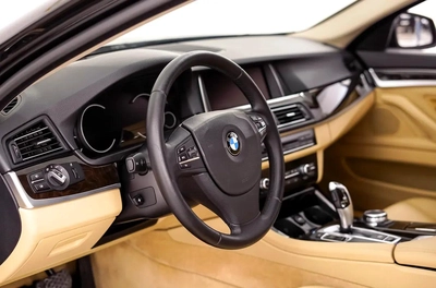 AED 859 PM | BMW 520i EXCLUSIVE 2015 | SINGLE OWNER | PRISTINE CONDITION | 1 YEAR WARRANTY | GCC-19