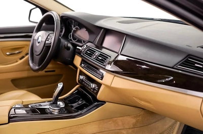 AED 859 PM | BMW 520i EXCLUSIVE 2015 | SINGLE OWNER | PRISTINE CONDITION | 1 YEAR WARRANTY | GCC-15