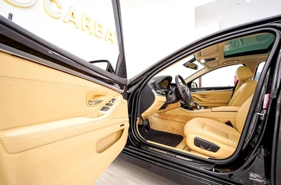 AED 859 PM | BMW 520i EXCLUSIVE 2015 | SINGLE OWNER | PRISTINE CONDITION | 1 YEAR WARRANTY | GCC-18