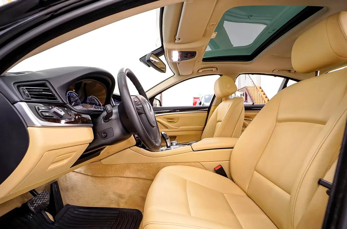 AED 859 PM | BMW 520i EXCLUSIVE 2015 | SINGLE OWNER | PRISTINE CONDITION | 1 YEAR WARRANTY | GCC-6-6