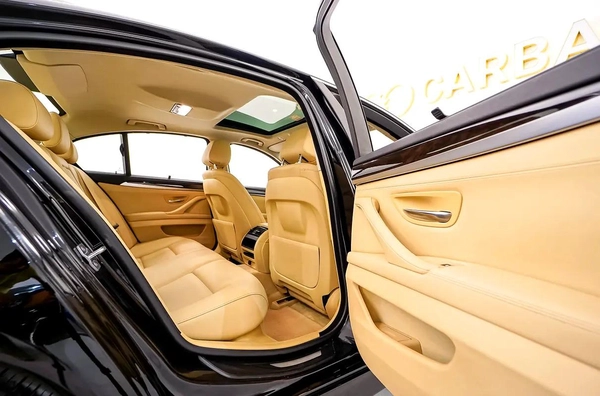 AED 859 PM | BMW 520i EXCLUSIVE 2015 | SINGLE OWNER | PRISTINE CONDITION | 1 YEAR WARRANTY | GCC