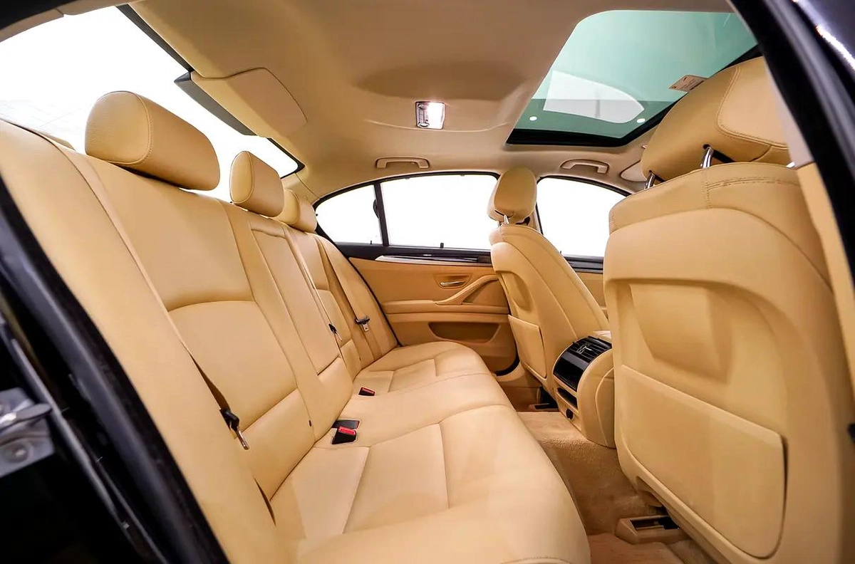 AED 859 PM | BMW 520i EXCLUSIVE 2015 | SINGLE OWNER | PRISTINE CONDITION | 1 YEAR WARRANTY | GCC-17-17