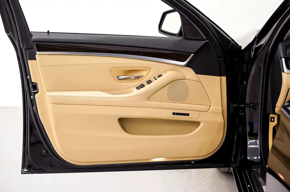 AED 859 PM | BMW 520i EXCLUSIVE 2015 | SINGLE OWNER | PRISTINE CONDITION | 1 YEAR WARRANTY | GCC-4-4