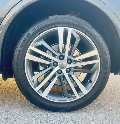 Audi Q5 45 TFSI quattro S line 2020 - GCC Specs - Excellent Condition-8