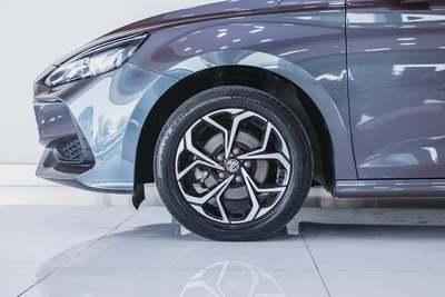 1 YR / 20,000 KM WARRANTY | AED 600 PM-7
