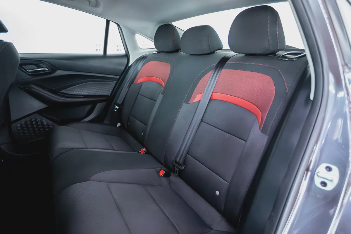 1 YR / 20,000 KM WARRANTY | AED 600 PM-14-14