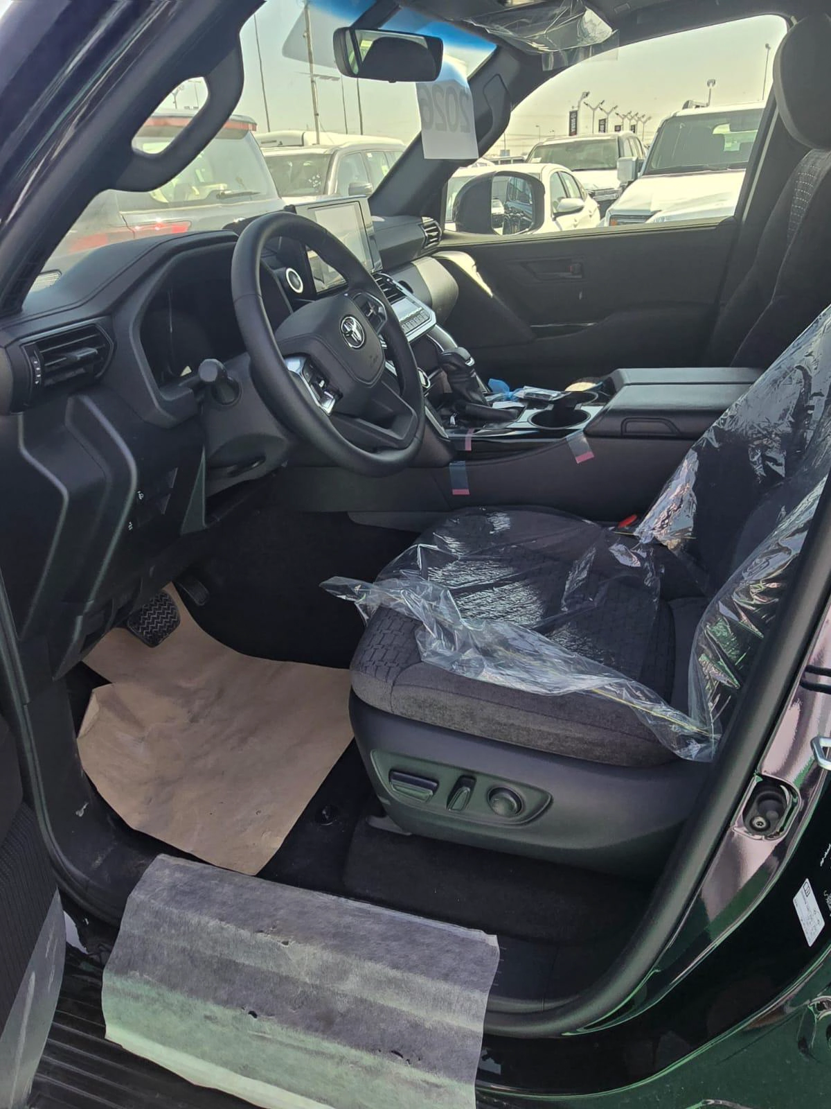 TOYOTA LC300 GXR 3.5L P 2026 – BASIC WITH SUNROOF-8-8