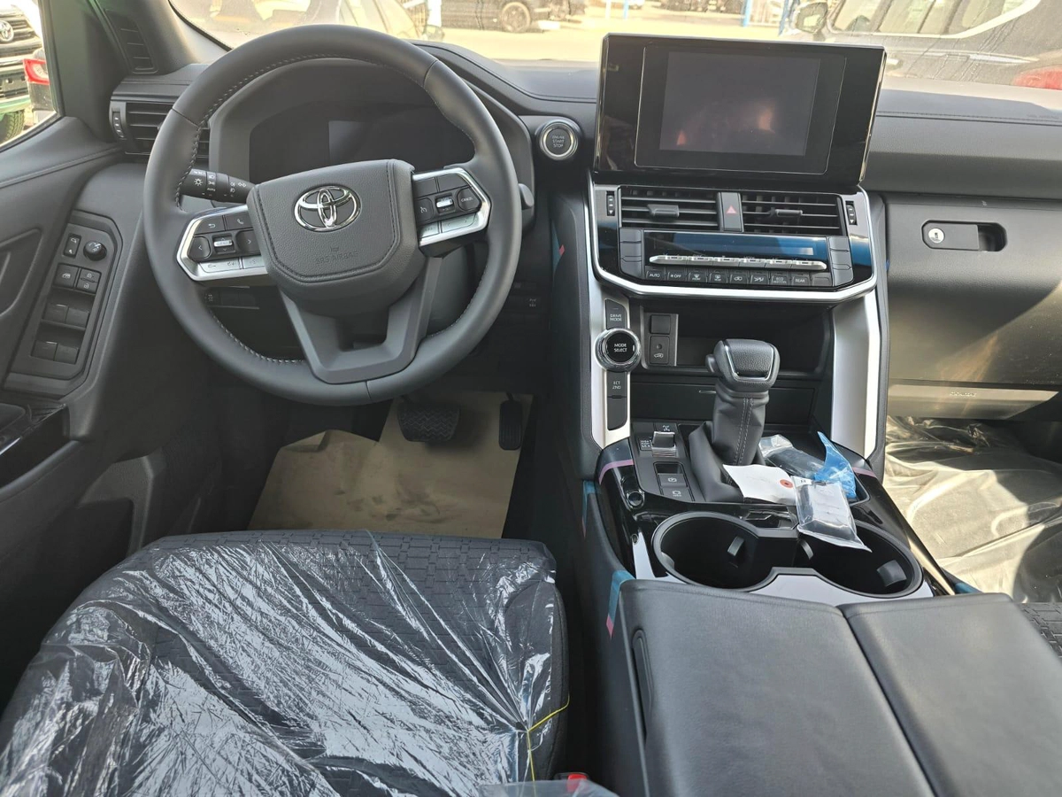 TOYOTA LC300 GXR 3.5L P 2026 – BASIC WITH SUNROOF-7-7