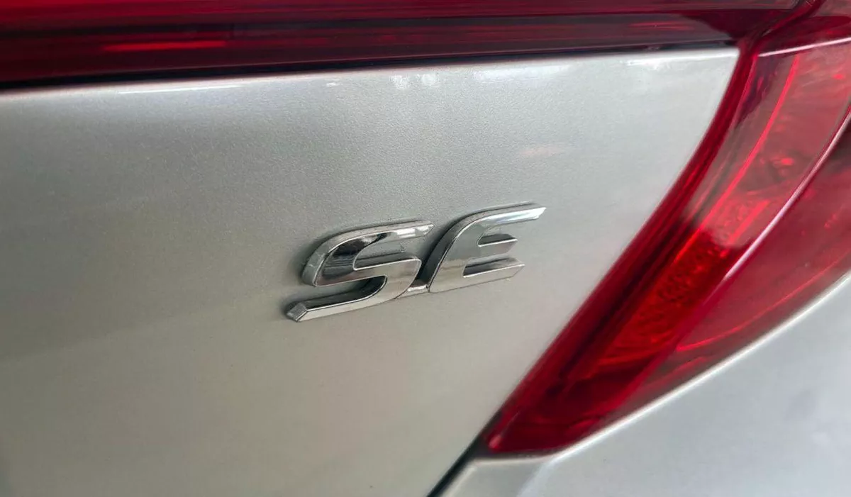 Toyota Camry SE 2.5L-4CYL  EXCELLENT CONDITION LOW KILOMETER DRIVEN-13-0