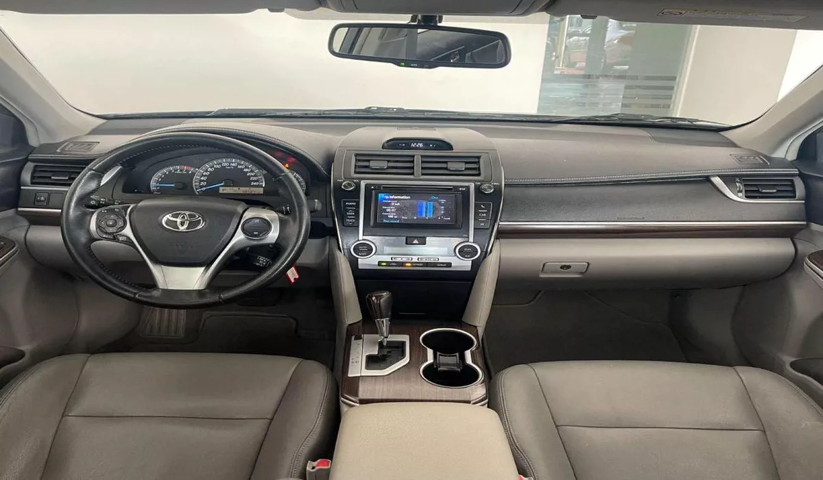 Toyota Camry SE 2.5L-4CYL  EXCELLENT CONDITION LOW KILOMETER DRIVEN-5-0