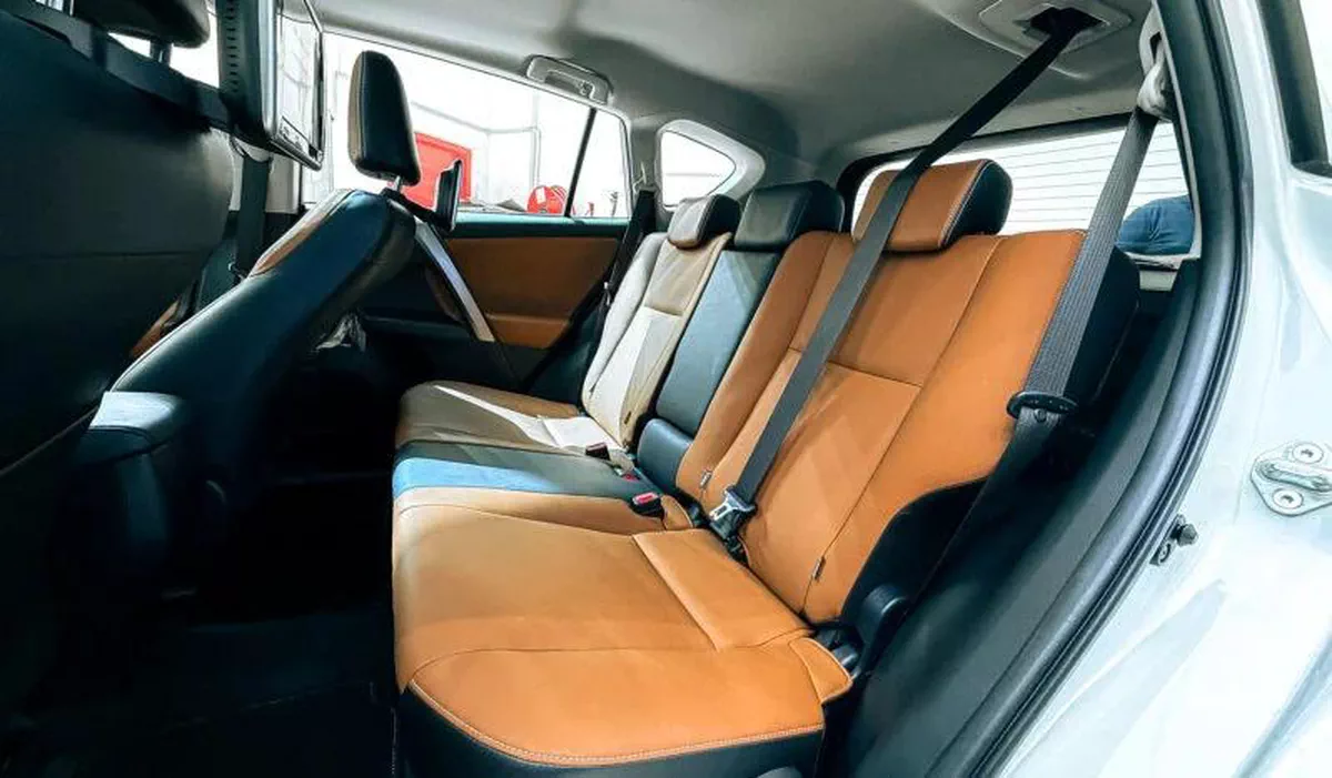 2016 Toyota Rav 4 VXR 2.5L V4 // EMI Starts from 3,300 AED-2-2