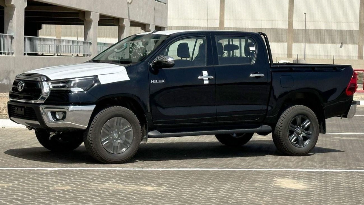 Toyota Hilux SGLX Toyota hilux 2.7L petrol AT MY25 SR5