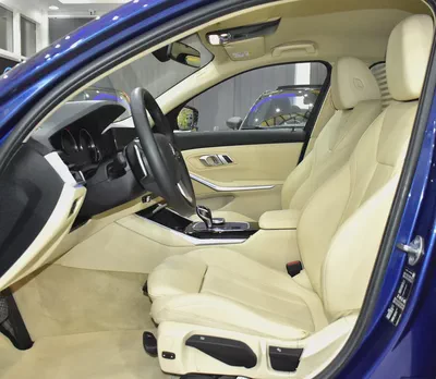 ORIGINAL PAINT ( ثبغ وكاله ) BMW 320i ( 2020 Model ) in Blue Color European Specs-9
