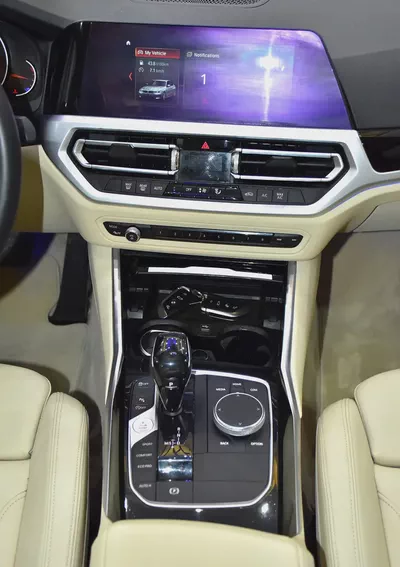 ORIGINAL PAINT ( ثبغ وكاله ) BMW 320i ( 2020 Model ) in Blue Color European Specs-14