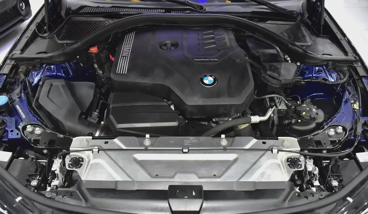 ORIGINAL PAINT ( ثبغ وكاله ) BMW 320i ( 2020 Model ) in Blue Color European Specs-16-16
