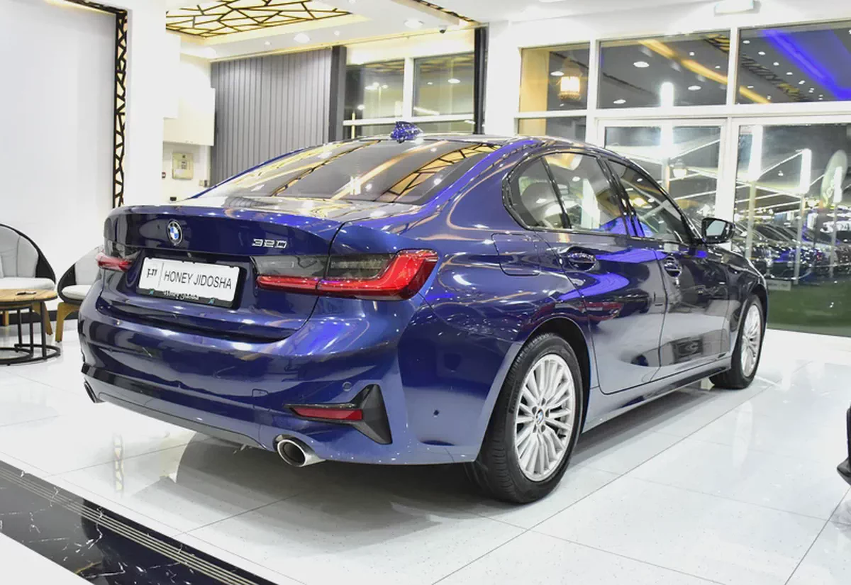 ORIGINAL PAINT ( ثبغ وكاله ) BMW 320i ( 2020 Model ) in Blue Color European Specs-5-5
