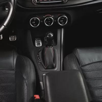 AED 727 P.M • 0% Downpayment •  Alfa Romeo Giulietta Veloce • 1 Year Warranty-7