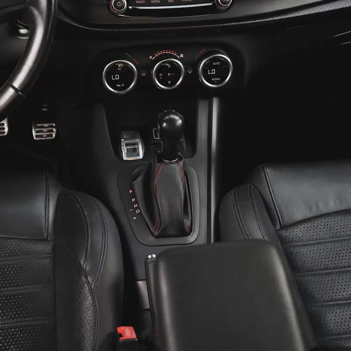 AED 727 P.M • 0% Downpayment •  Alfa Romeo Giulietta Veloce • 1 Year Warranty-7-7