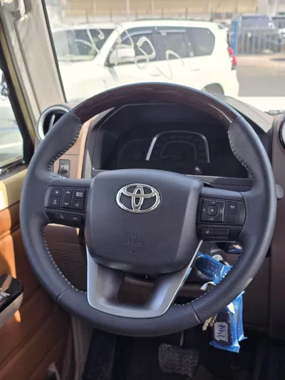 TOYOTA LAND CRUISER 79 SINGLE CAB LX V6-2
