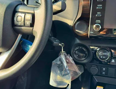 Toyota Hilux SR5 || 2.8L V4 DIESEL || FULL OPTION / BLIND SPOT / OVER FNDER (CODE # HDAH1)-19