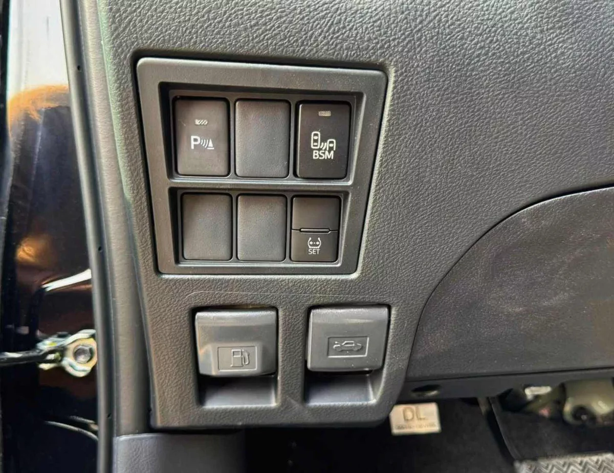 Toyota Hilux SR5 || 2.8L V4 DIESEL || FULL OPTION / BLIND SPOT / OVER FNDER (CODE # HDAH1)-21-0