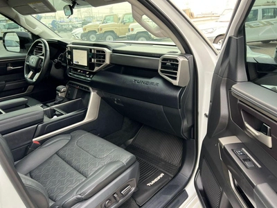 Toyota Tundra 2024 Toyota Tundra Crewmax SR - X Series - 3.4L V6 - AWD 4x4 - Rear Camera - Leather Seat --12