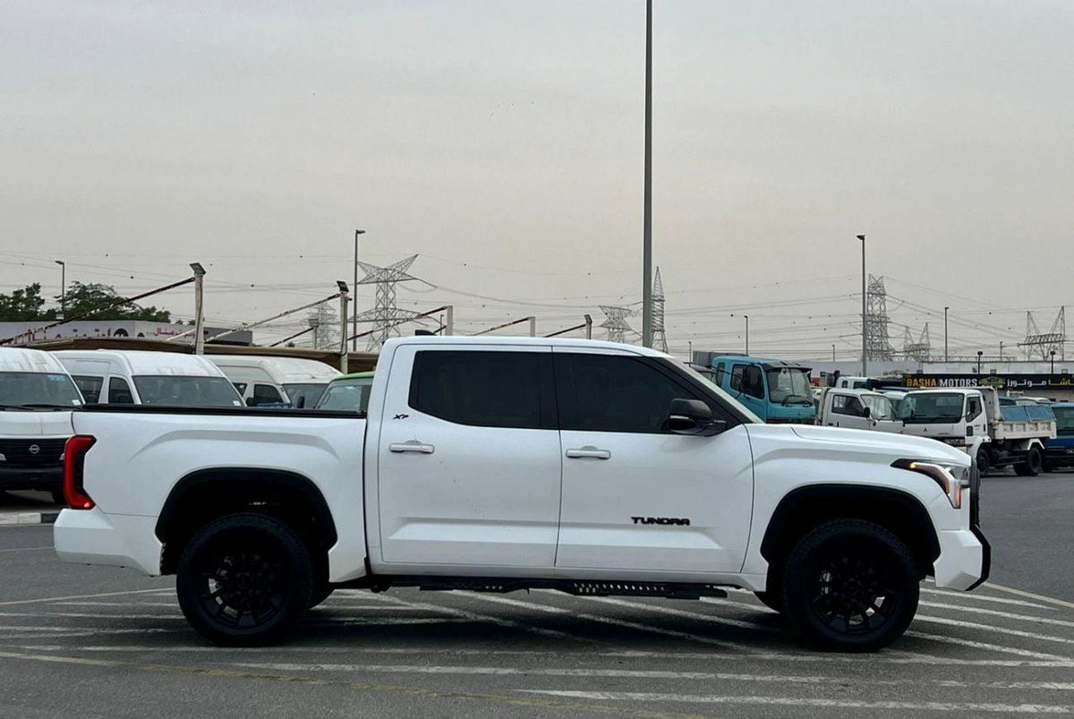 Toyota Tundra 2024 Toyota Tundra Crewmax SR - X Series - 3.4L V6 - AWD 4x4 - Rear Camera - Leather Seat --3-0