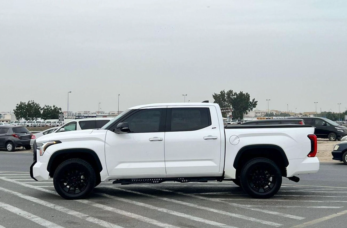 Toyota Tundra 2024 Toyota Tundra Crewmax SR - X Series - 3.4L V6 - AWD 4x4 - Rear Camera - Leather Seat --4-0