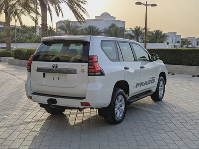 Toyota Prado 2023 V4 2.7L GCC Specs - Immaculate Condition-13
