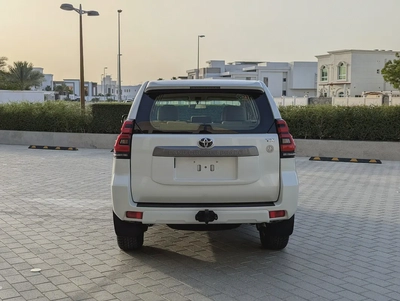 Toyota Prado 2023 V4 2.7L GCC Specs - Immaculate Condition-17