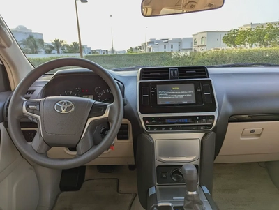 Toyota Prado 2023 V4 2.7L GCC Specs - Immaculate Condition-19