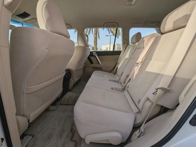 Toyota Prado 2023 V4 2.7L GCC Specs - Immaculate Condition-3