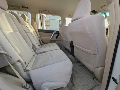 Toyota Prado 2023 V4 2.7L GCC Specs - Immaculate Condition-4