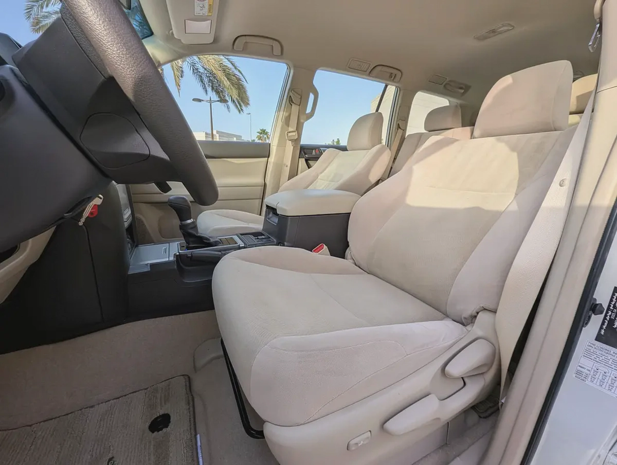Toyota Prado 2023 V4 2.7L GCC Specs - Immaculate Condition