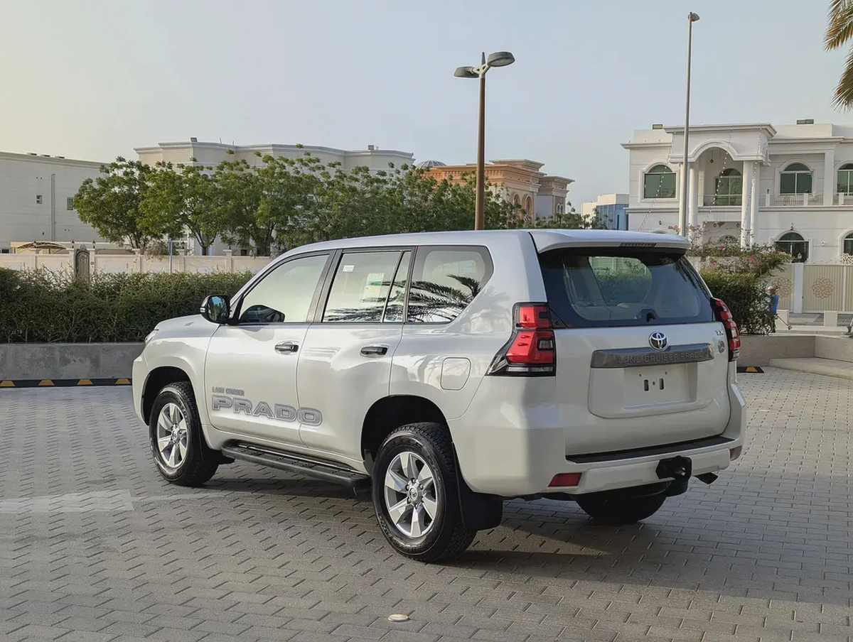Toyota Prado 2023 V4 2.7L GCC Specs - Immaculate Condition
