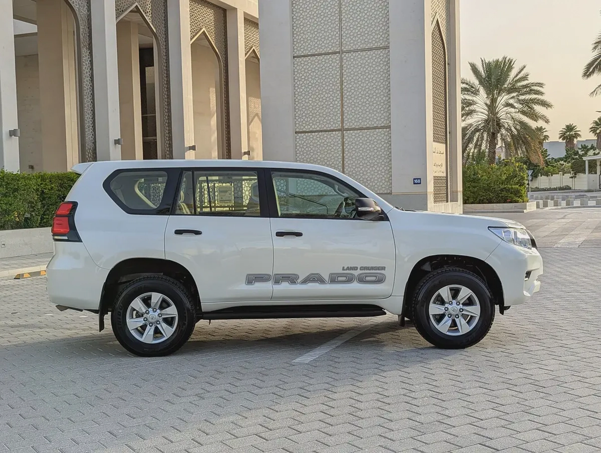 Toyota Prado 2023 V4 2.7L GCC Specs - Immaculate Condition