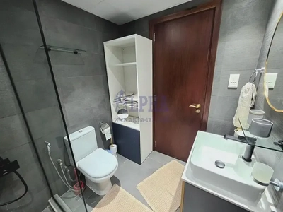 Fantastic | Fully furnished & upgraded | High floor-2