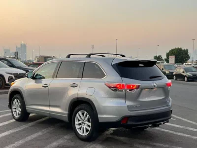 Toyota Highlander LE 2016 Toyota Highlander MidOption -3.5L - V6 - Rear  Camera - AWD 4x4 - Leather Seat -  7 seater-5