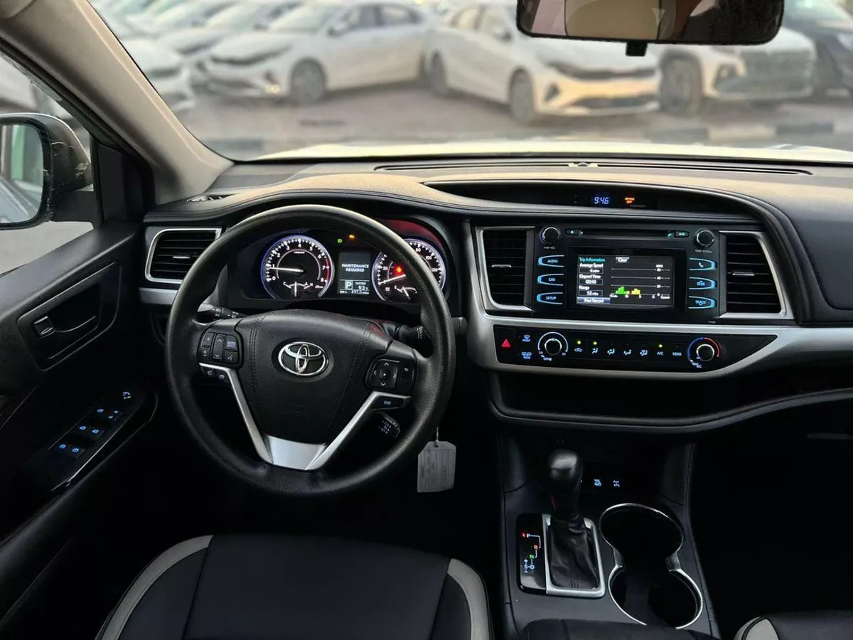 Toyota Highlander LE 2016 Toyota Highlander MidOption -3.5L - V6 - Rear  Camera - AWD 4x4 - Leather Seat -  7 seater-9-0