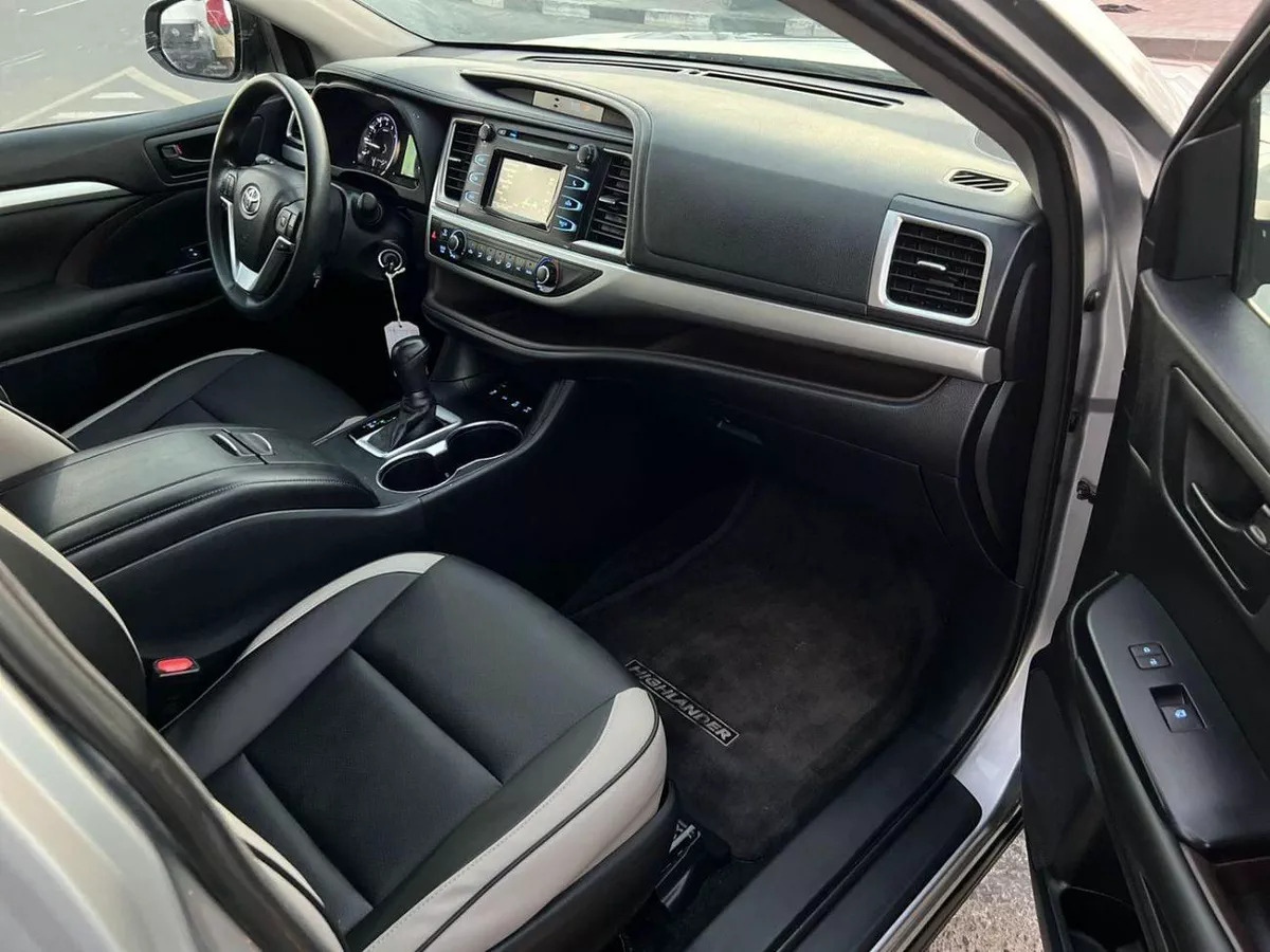 Toyota Highlander LE 2016 Toyota Highlander MidOption -3.5L - V6 - Rear  Camera - AWD 4x4 - Leather Seat -  7 seater-10-0