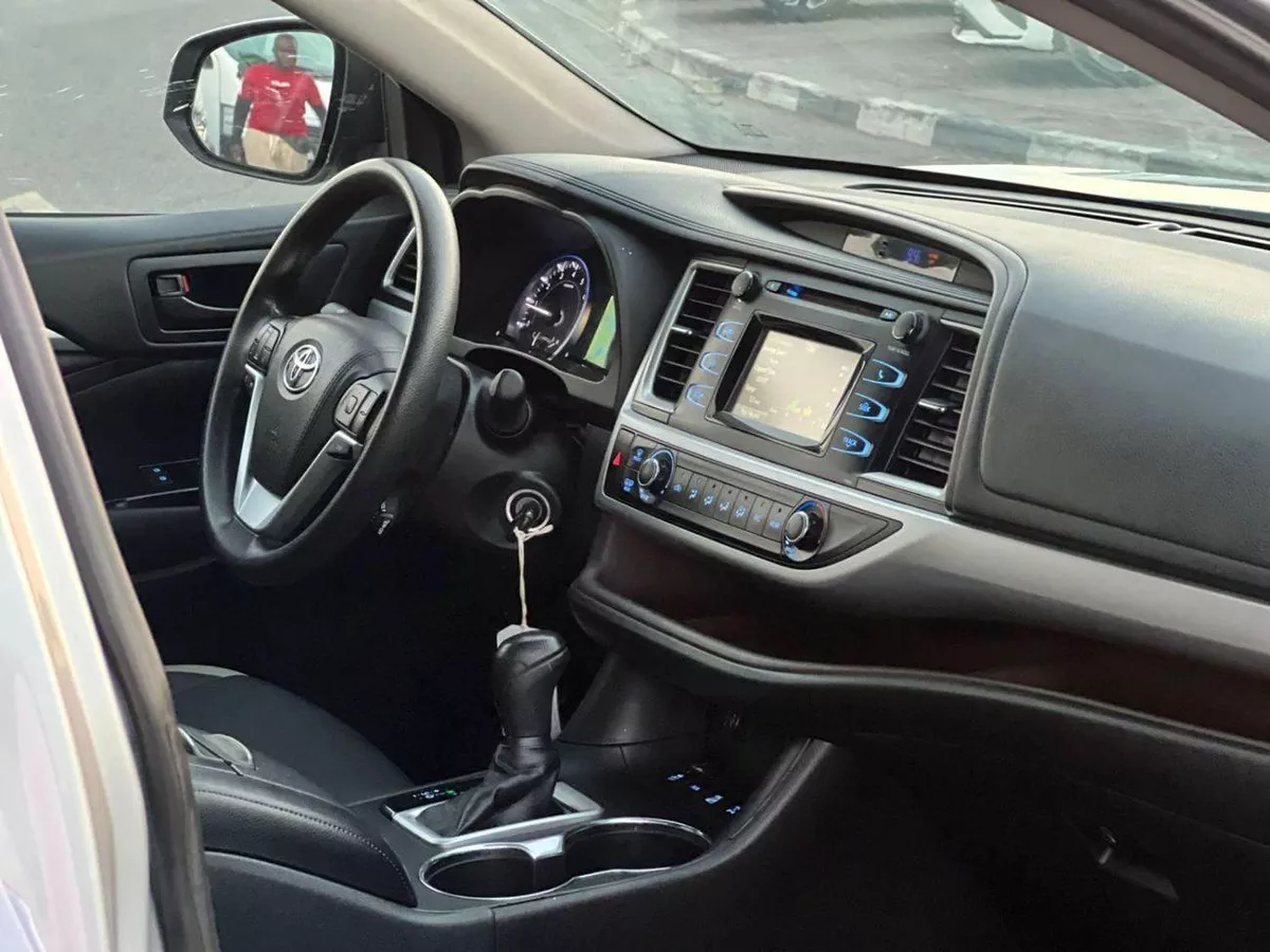 Toyota Highlander LE 2016 Toyota Highlander MidOption -3.5L - V6 - Rear  Camera - AWD 4x4 - Leather Seat -  7 seater-11-0