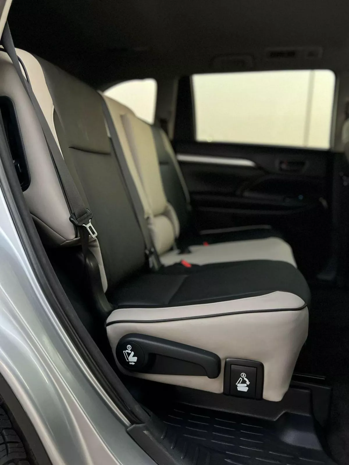 Toyota Highlander LE 2016 Toyota Highlander MidOption -3.5L - V6 - Rear  Camera - AWD 4x4 - Leather Seat -  7 seater-12-0