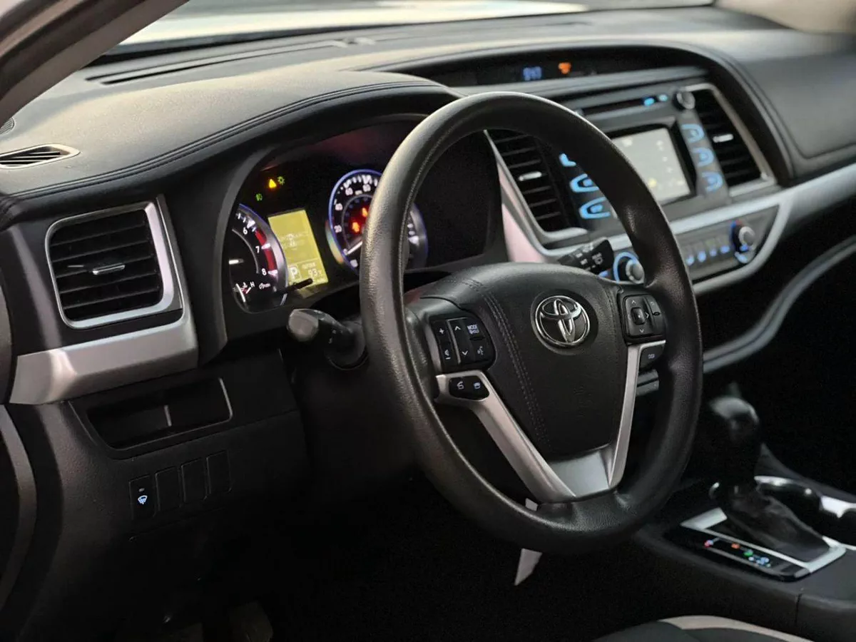 Toyota Highlander LE 2016 Toyota Highlander MidOption -3.5L - V6 - Rear  Camera - AWD 4x4 - Leather Seat -  7 seater-18-0