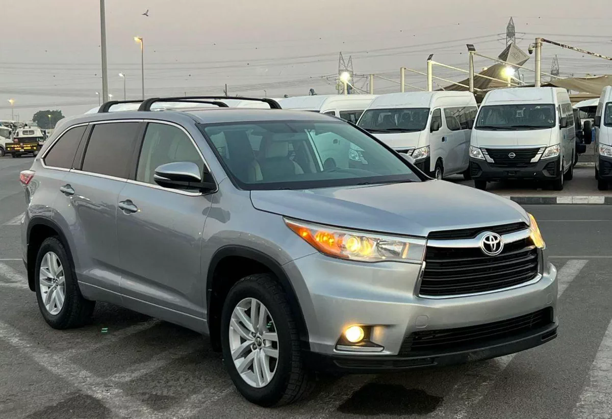 Toyota Highlander LE 2016 Toyota Highlander MidOption -3.5L - V6 - Rear  Camera - AWD 4x4 - Leather Seat -  7 seater